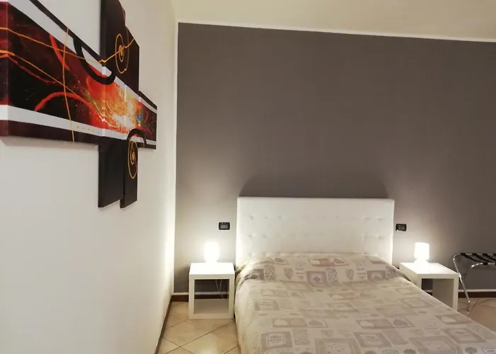 Residenza Ugo Bassi 아파트 *